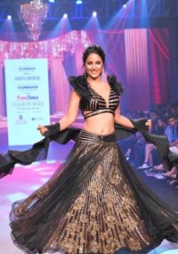 hina_khan 5